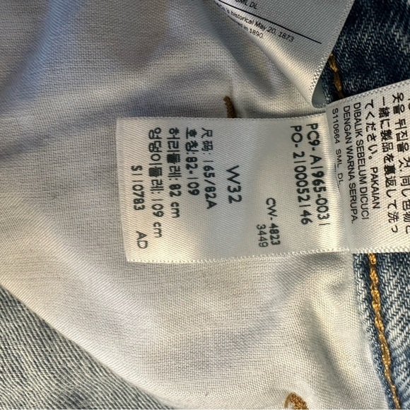 Levi’s High Waisted Mom Shorts women jean shorts size 32 - Picture 13 of 15